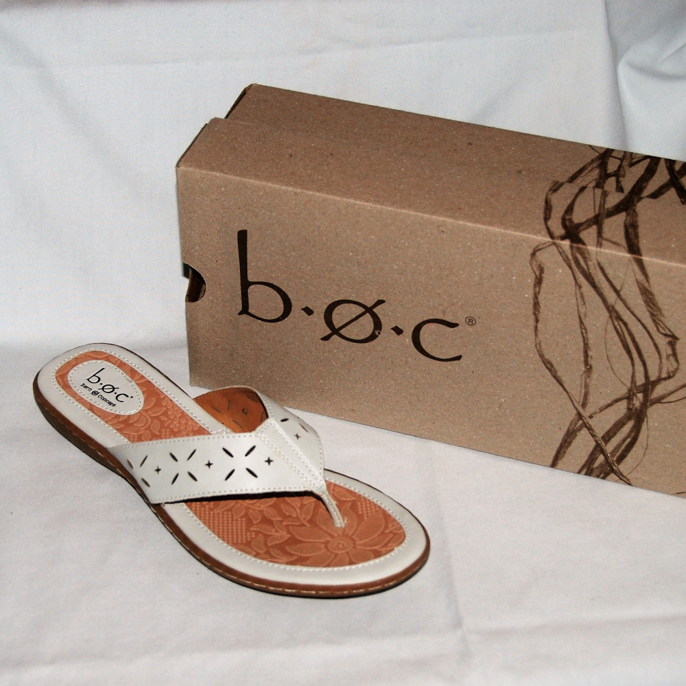 b.o.c Sandals "Hindy"  White Size 10 NEW IN BOX